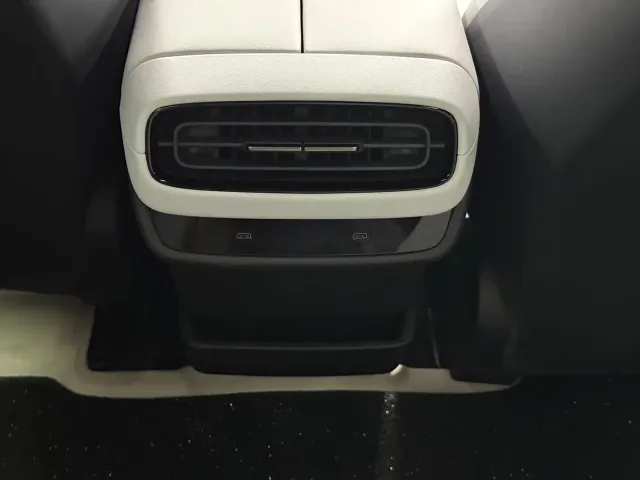 Xiaomi SU7 — Фото автомобиля 17
