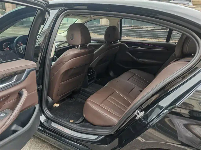 BMW 5 Series — Фото автомобиля 9