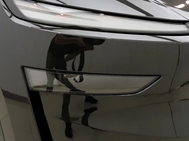 Tesla Model Y L — Фото автомобиля 17