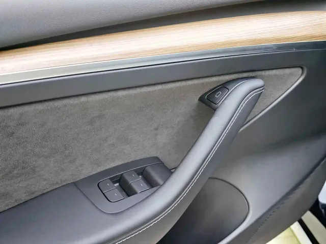 Tesla Model 3 — Фото автомобиля 13