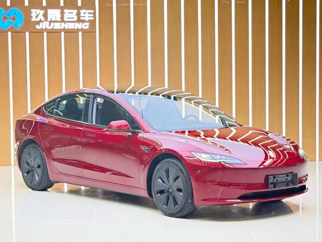 Tesla Model 3 — Фото автомобиля 3