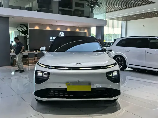 Xpeng G9 — Фото автомобиля 2