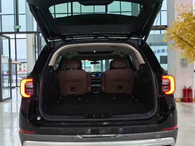 Ford Explorer — Фото автомобиля 22