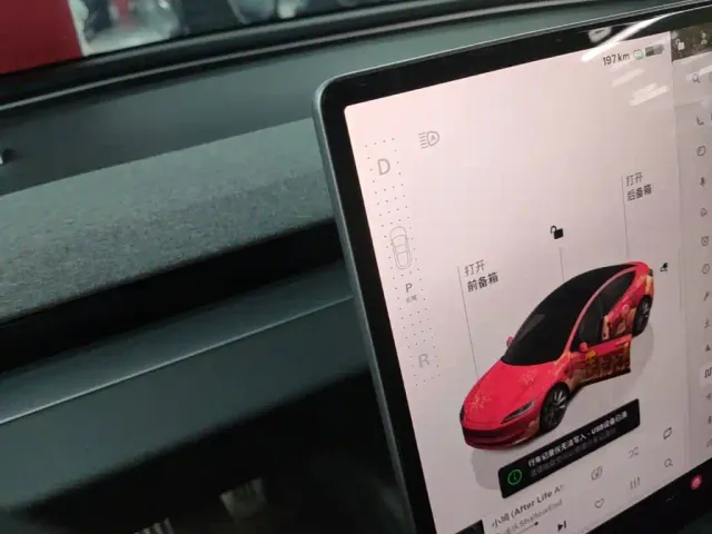 Tesla Model 3 — Фото автомобиля 13