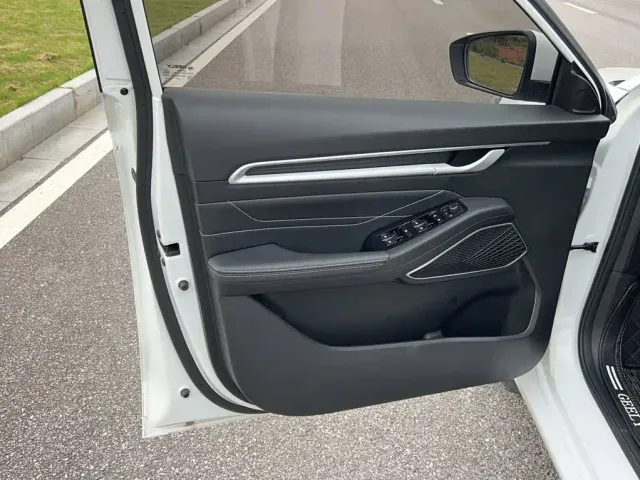 Geely Emgrand — Фото автомобиля 4