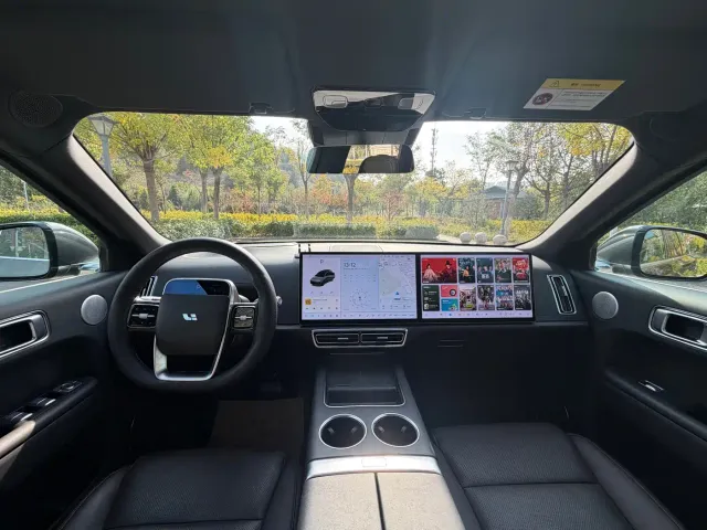 Li Auto L8 — Фото автомобиля 9
