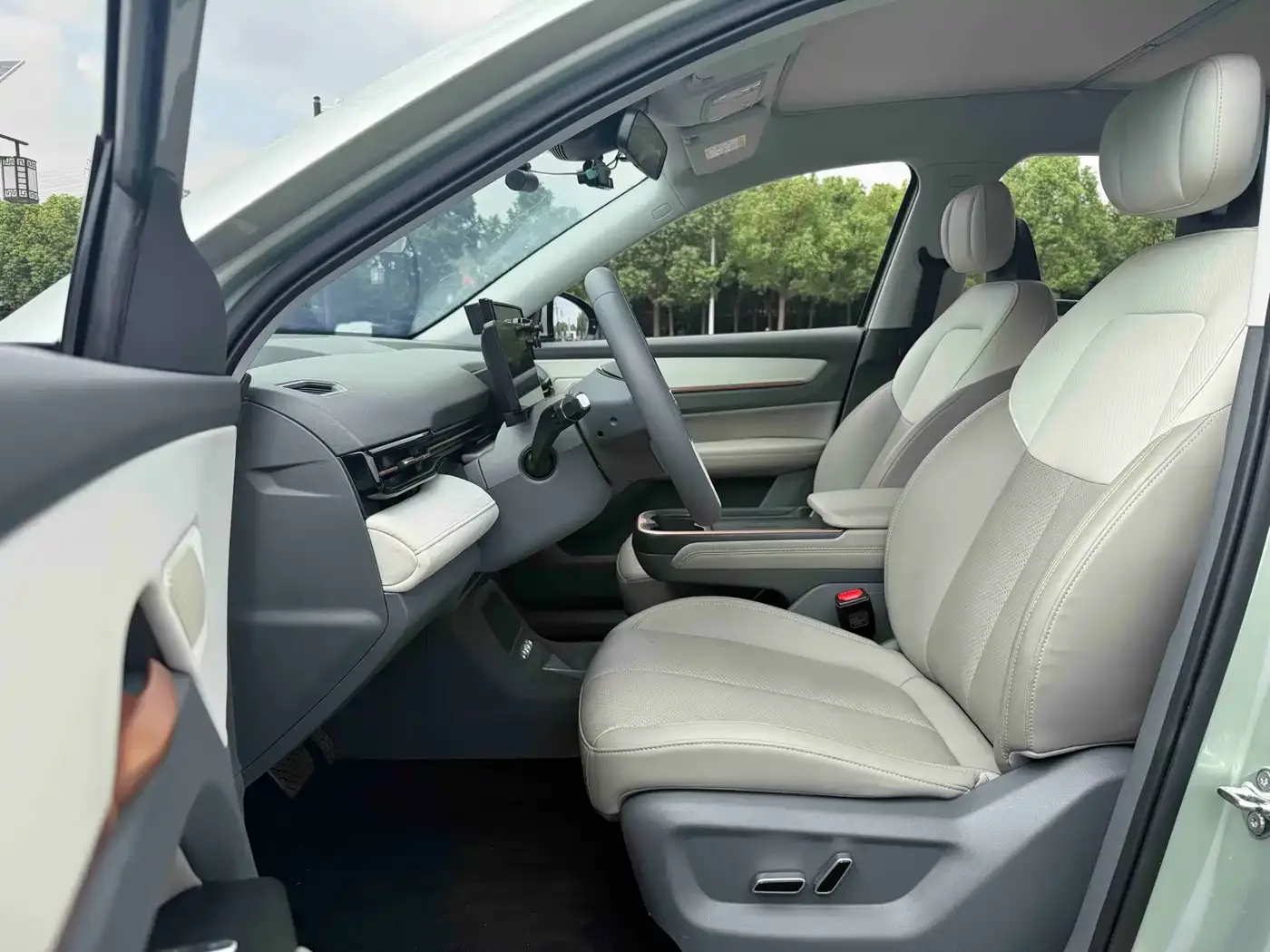 Besturn Yueyi 03 2025 Model 565km Enjoy Edition — Фото автомобиля 7