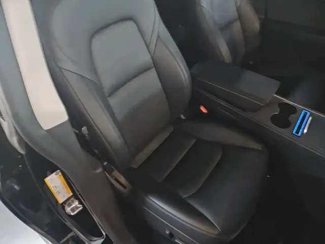 Tesla Model Y — Фото автомобиля 24