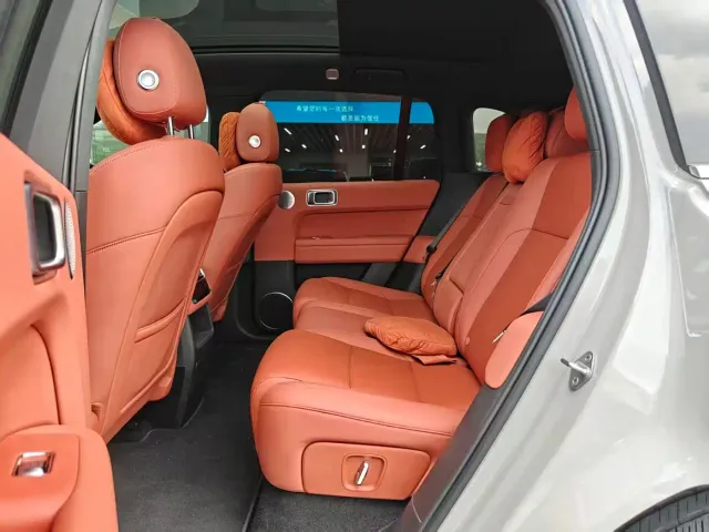 Li Auto L6 — Фото автомобиля 9
