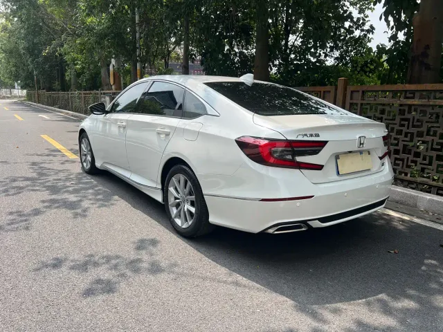 Honda Accord — Фото автомобиля 4