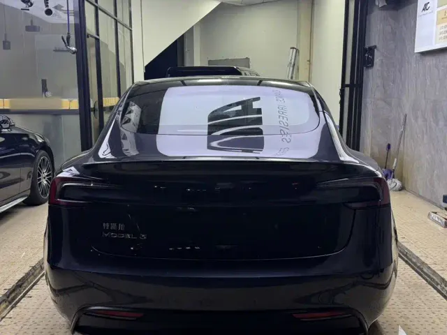 Tesla Model 3 — Фото автомобиля 5