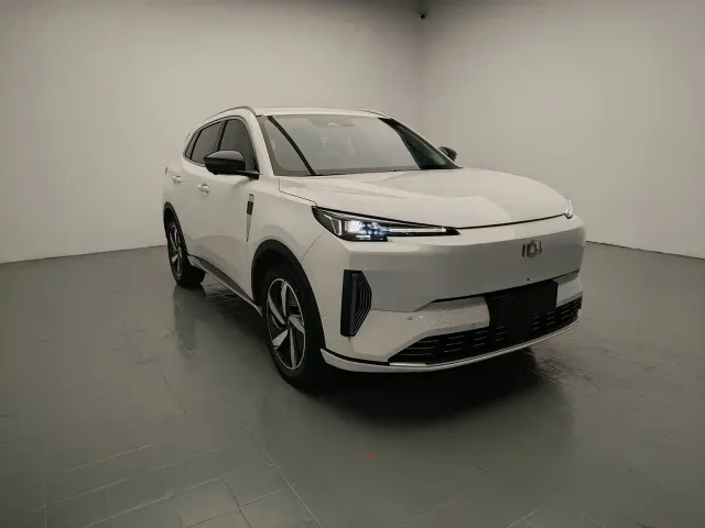 Changan Qiyuan Q05 — Фото автомобиля 3