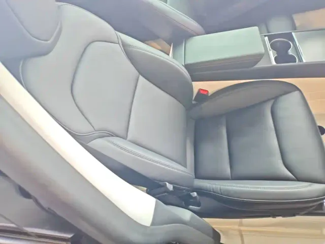 Tesla Model Y — Фото автомобиля 24
