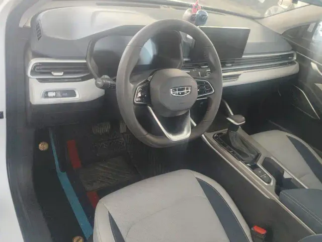 Geely Emgrand — Фото автомобиля 12