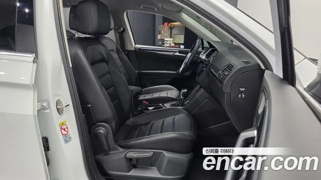 Volkswagen Tiguan Tiguan 2 поколение 2.0 TDI Premium — Фото автомобиля 11