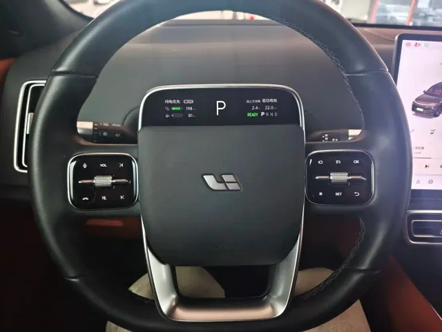 Li Auto L7 — Фото автомобиля 17