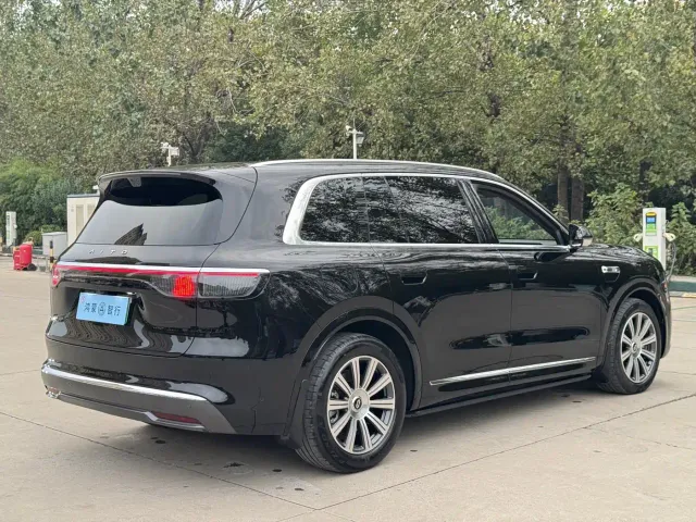 Aito M8 — Фото автомобиля 8