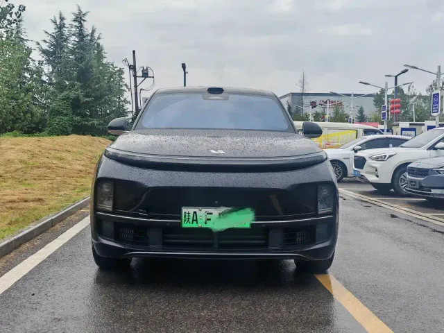 Li Auto L8 — Фото автомобиля 2