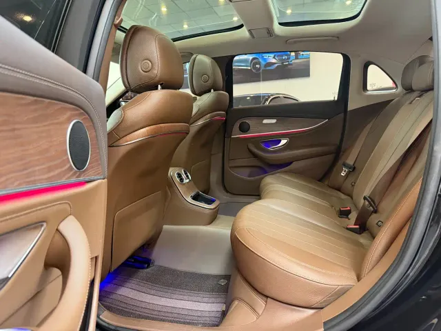 Mercedes-Benz E-Class — Фото автомобиля 10