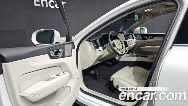 Volvo XC60 Generation 2 — Фото автомобиля 10