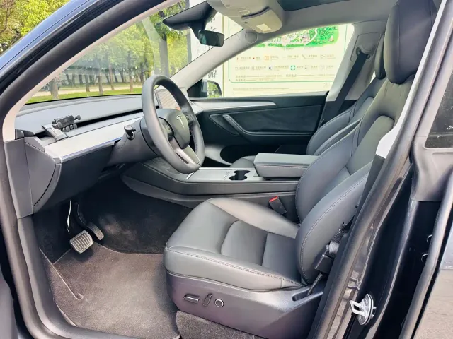 Tesla Model Y — Фото автомобиля 12