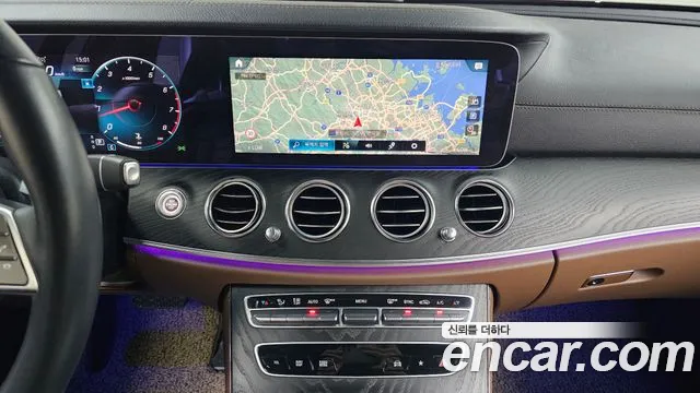 Mercedes-Benz E-Class — Фото автомобиля 12