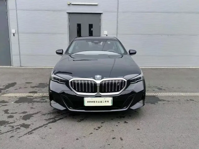BMW i5 — Фото автомобиля 2