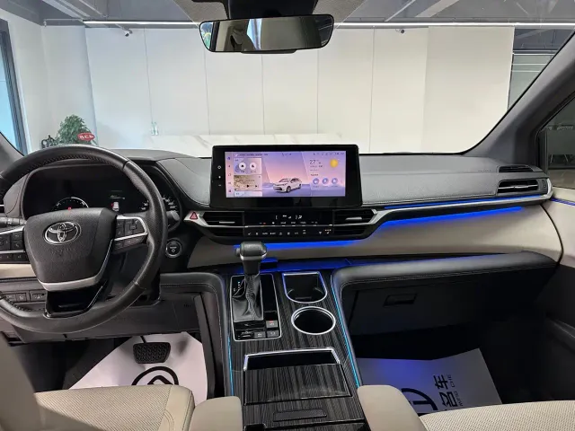 Toyota Sienna — Фото автомобиля 20