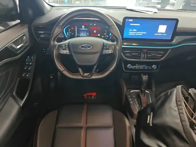 Ford Focus — Фото автомобиля 10