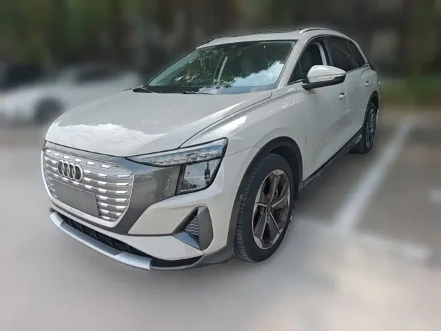 Фотография автомобиля — Audi Q5 e-tron