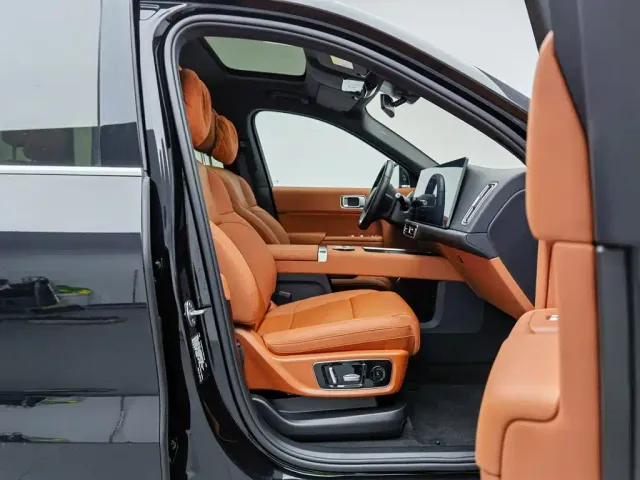 Li Auto L8 — Фото автомобиля 23