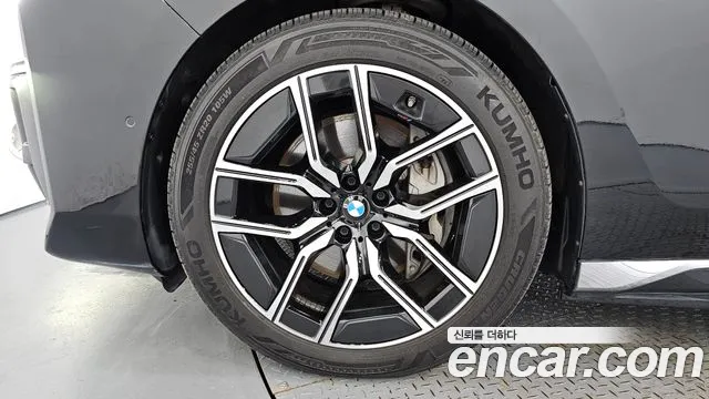 BMW i7 G70 — Фото автомобиля 5