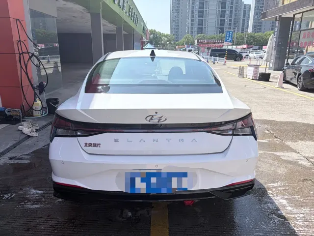 Hyundai Elantra — Фото автомобиля 3