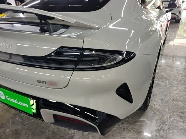 Xiaomi SU7 — Фото автомобиля 7
