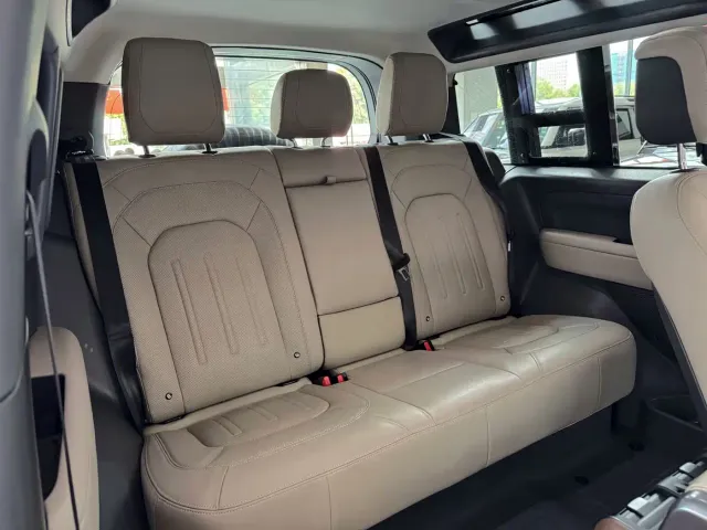Land Rover Defender — Фото автомобиля 5