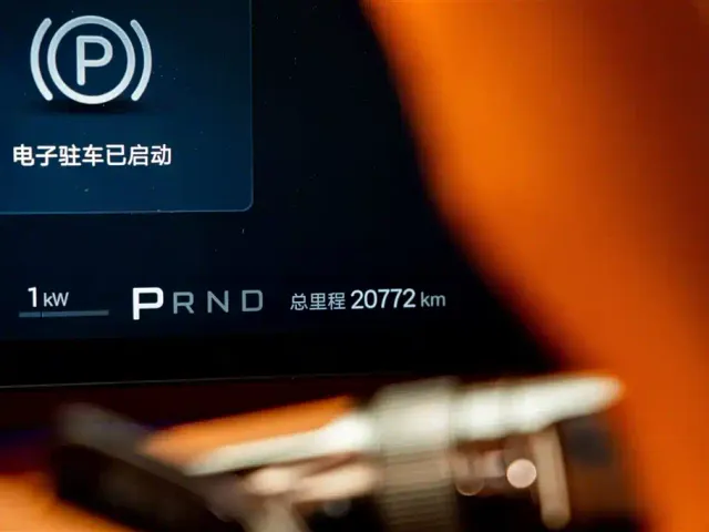 BYD U8 — Фото автомобиля 11