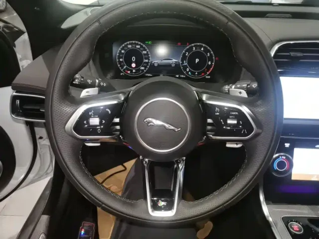 Jaguar XEL — Фото автомобиля 10