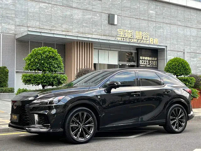 Фотография автомобиля — Lexus RX