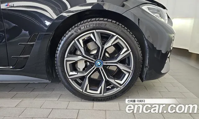 BMW i4 — Фото автомобиля 6