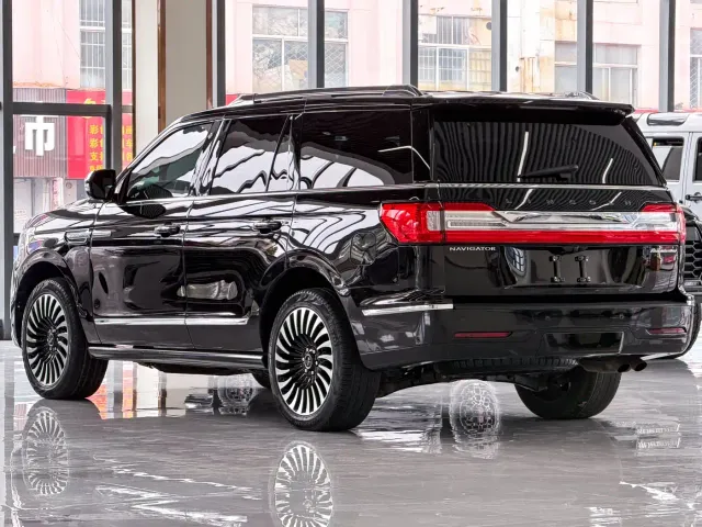 Lincoln Navigator — Фото автомобиля 4
