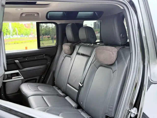 Land Rover Defender — Фото автомобиля 22