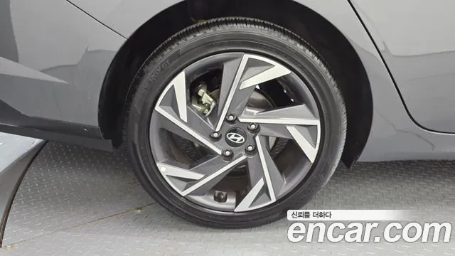 Hyundai Avante CN7 — Фото автомобиля 5
