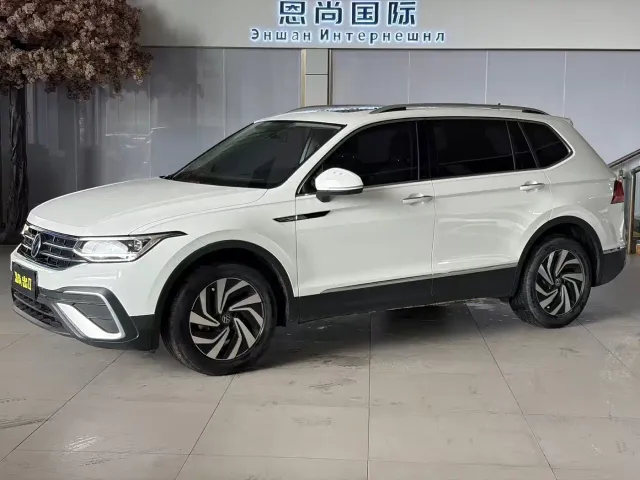 Фотография автомобиля — Volkswagen Tiguan L