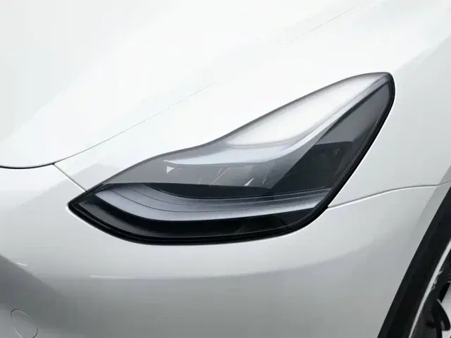 Tesla Model Y — Фото автомобиля 7