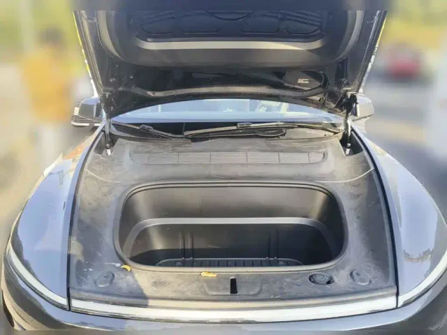 Tesla Model Y — Фото автомобиля 3