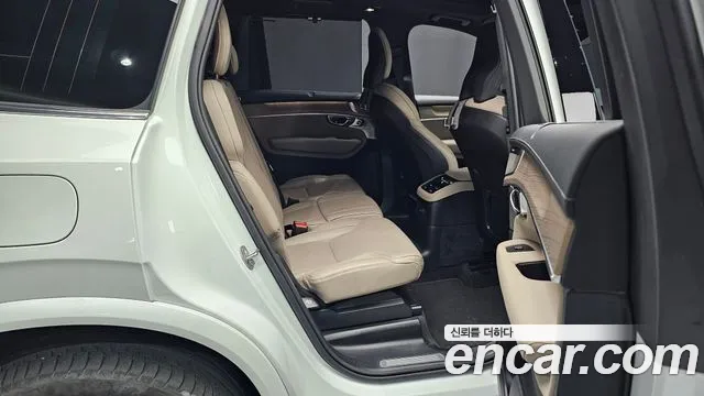 Volvo XC90 — Фото автомобиля 12