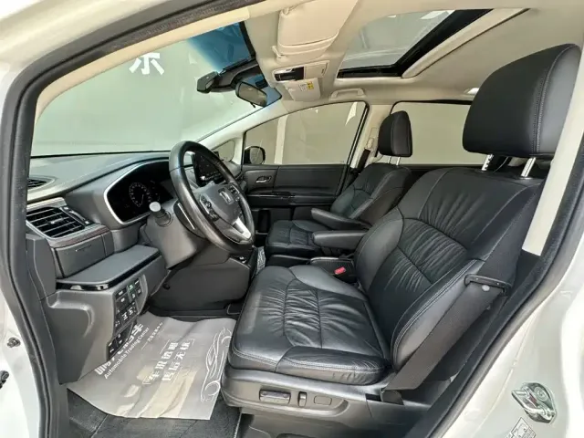 Honda Odyssey — Фото автомобиля 12