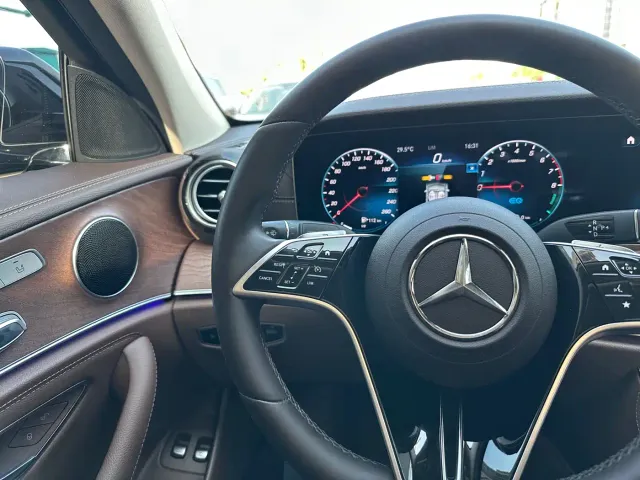 Mercedes-Benz E-Class — Фото автомобиля 22