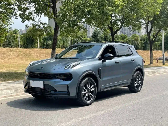 Lynk & Co 01 — Фото автомобиля 2