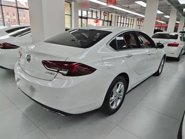 Buick Regal — Фото автомобиля 6